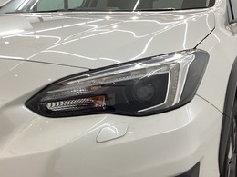 LEDヘッドライトは、点灯の瞬間から最大光量を発揮し、突然暗くなるトンネルなどでの安定感を高めます。