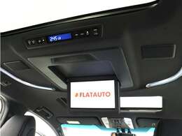 【電動後席モニター】JBLプレミアムサウンド専用！電動開閉後席フリップダウンモニターです。5.1chサウンド対応、17スピーカーの専用音響システムとなり、人気の装備になります。