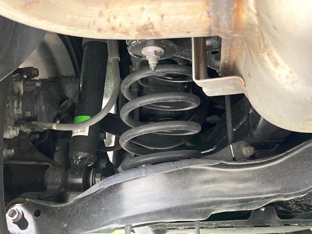 お車を安心してお乗りいただく為には、足回りの定期点検が欠かせません。サービスサポート（有償保証）では無料点検もご提供しており、安心のカーライフをお過ごしいただけるサポート体制が整っています。