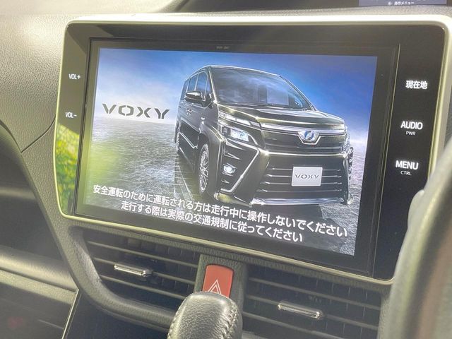 【純正10型ナビ】人気の純正ナビを装備。オーディオ機能も充実しており、Bluetooth接続すればお持ちのスマホやMP3プレイヤーの音楽を再生可能！毎日の運転がさらに楽しくなります！！