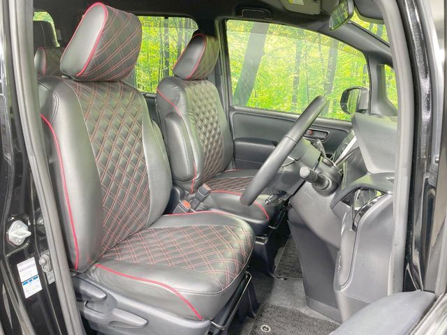 運転席シート廻りは使用感も少なく、良好な状態となっています。丁寧に使われていたことがよくわかりますね。