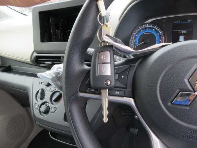 今や定番で必須アイテムのキーレスももちろん装備！コレがないととても不便ですよね。。。