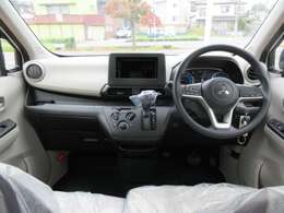 ご納車後も安心なプレミアム保証をご提案いたします。ナビや電装品、エアコンなども含めた600項目の充実した保証内容と安心のロードサービス付帯でサポートいたします。詳細はお尋ねください。