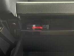 【ETC】有料道路を利用する際に料金所で停止することなく通過できる、ETC車載器（ノンストップ自動料金収受システム機器）が装備されています。セットアップを行うことで利用可能になります。