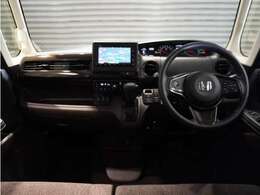 【室内】シートや内装各部への徹底した清掃を実施。