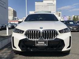 【キドニーグリル】BMWは約90年もの間、ほぼ全ての車両にひと目でBMWだと分かるこの特徴的なフロントグリルが備えられ、デザイン・アイコンとして親しまれてきました。