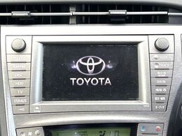 【メーカー純正ナビ】インテリアに溶け込むスタイリッシュな「専用設計」メーカーナビを装備♪視認性や操作性など基本性能にも優れ、より上質なカーライフをお楽しみいただけます。