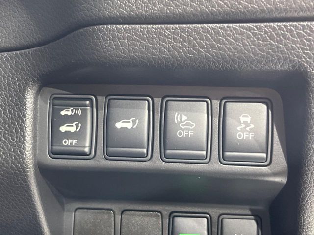 【パワーバックドア】スマートキーや運転席のボタンを押すだけでリアゲートが自動で開閉します！荷物を持っている時や、高い位置にあるバックドアを閉める際に便利な機能です♪