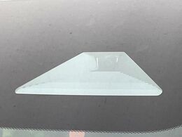 【ホンダセンシング】走行中に前方の車両等を認識し、衝突しそうな時は警報とブレーキで衝突回避と被害軽減をアシスト。より安全にドライブをお楽しみいただけます。