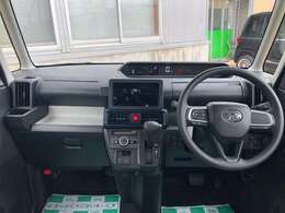メーターやシフトレバー、スイッチ位置など運転席回りの配置はしっくりいきたいものですね！まずは座ってチェックしてみてください♪