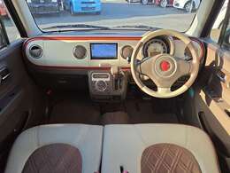 運転しやすいインパネ周りです。見やすいレイアウトで快適なドライブをサポート☆