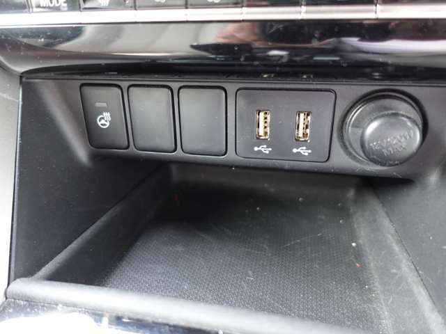 ハンドルヒーター付　USBポート