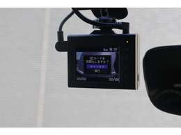 【後部座席操作部】『後部座席周辺の装備』の画像になります。写真の内容に関してご不明点、ご質問等がございましたらお気軽にガリバー店舗までお問い合わせください。