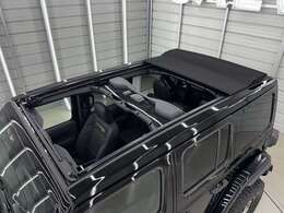 日本でも人気の高いスカイワンタッチパワートップ装着車です。電動なのでその場の気分で自由に開け閉めOK！