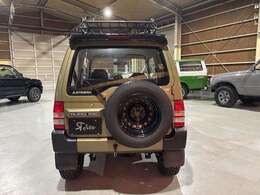 当店、倉庫内展示場となりますので、雨天の際も店内からコーヒーなどを飲みながらゆっくりとお車をご覧いただけます♪お車についてのご相談お待ちしております♪