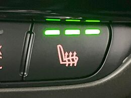 ●フロントシートヒーティング：運転席・助手席共に三段階で調節が可能なシートヒーターを装備しております。季節を問わず快適にご使用いただけます。