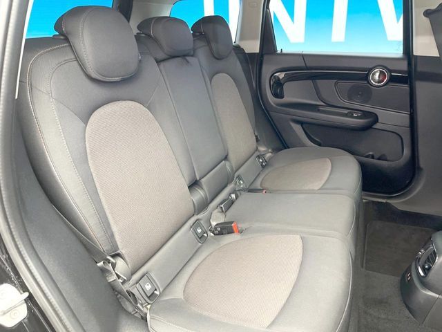 ●後部座席も気になるようなキズ・汚れやへたり等、大きなダメージはなく、良好な状態です。