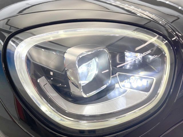 ●LEDヘッドライト：夜間走行時も良好な視界を確保し安心して運転できる高輝度LEDヘッドライトを装備！点灯速度が早く、消費電力も抑えられています。