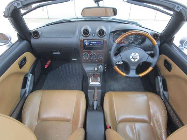 ☆嬉しい禁煙車です♪　車内に嫌な臭いや酷い汚れ、キズなども御座いません。キレイに乗られてきたお車です♪