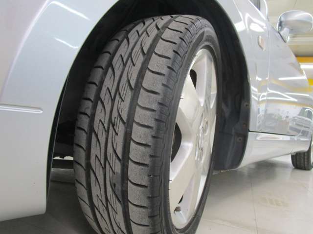 タイヤの溝もたくさん残っていますのでこのまましばらく使用できます