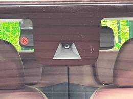 【エマージェンシーブレーキ】走行中に前方の車両等を認識し、衝突しそうな時は警報とブレーキで衝突回避と被害軽減をアシスト。より安全にドライブをお楽しみいただけます。