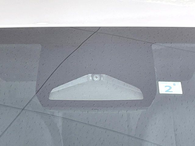 【トヨタセーフティセンス】走行中に前方の車両等を認識し、衝突しそうな時は警報とブレーキで衝突回避と被害軽減をアシスト。より安全にドライブをお楽しみいただけます。
