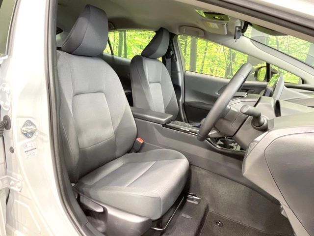 運転席シート廻りは使用感も少なく、良好な状態となっています。前オーナー様が丁寧に使っていたことがよくわかりますね。