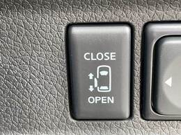 【電動スライドドア】運転席よりボタンひとつで開閉可能なスライドドアです。雨の日のお迎えの時など役立ちますね。