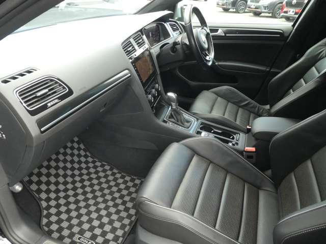 内装のコンディションもばっちりです！ご納車前に各部まで再度清掃させていただきますのでご安心ください！別途除菌抗菌プランもございますので担当スタッフにお申し付けください！
