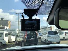 万が一のトラブルのときにも役に立つドライブレコーダーを装備しています。側面衝突や幅寄せ・割り込み対策に！