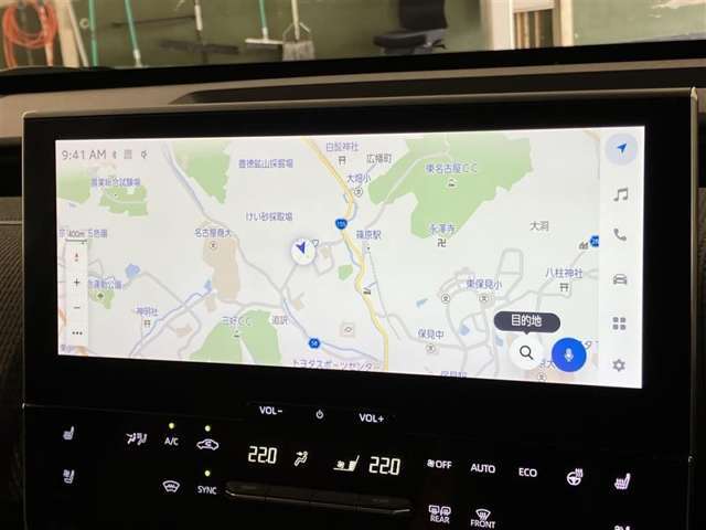 純正ナビを装備。タッチパネル式で使いやすく、お出かけもラクラクです。