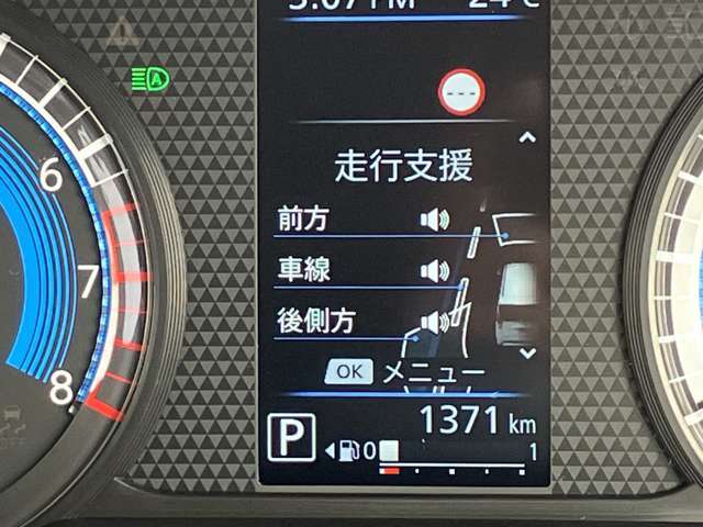 メーター内のディスプレイには運転をサポートするさまざまな情報を表示。