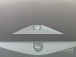 【インテリジェントエマージェンシーブレーキ】フロントカメラで前方の車両や歩行者を検知。衝突しそうな時は衝突被害軽減ブレーキが作動、衝突回避をサポート。より安全にドライブをお楽しみいただけます。