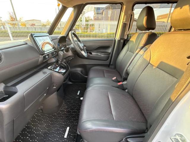 WECARSでは各商談席に大型モニターをご用意しております！見やすい大画面でゆったりと全国の在庫をご覧いただけます！是非ご来店お待ちしております！