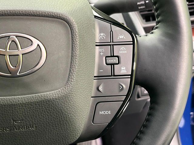 【レーダークルーズコントロール】高速道路での長距離走行が楽に！！自動で速度を保つクルーズコントロールが、衝突軽減システムと連携し、前方の車両を感知して車間を保つように速度調節してくれます！！