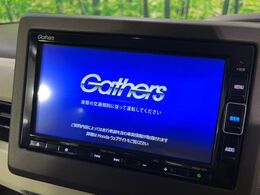 【純正ナビ】人気の純正ナビを装備しております。ナビの使いやすさはもちろん、オーディオ機能も充実！キャンプや旅行はもちろん、通勤や買い物など普段のドライブも楽しくなるはず♪