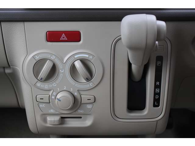 積載車も所有していますので、万が一の時でも当店スタッフにてお車の無料引き取りも行っております。