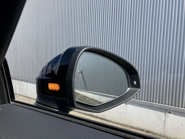 自動車保険もお任せください。Audi自動車保険プレミアムは、フロントガラス、タイヤパンク、ドアミラーの損害を補償する、Audiプレミアムケアが無償で付帯されます