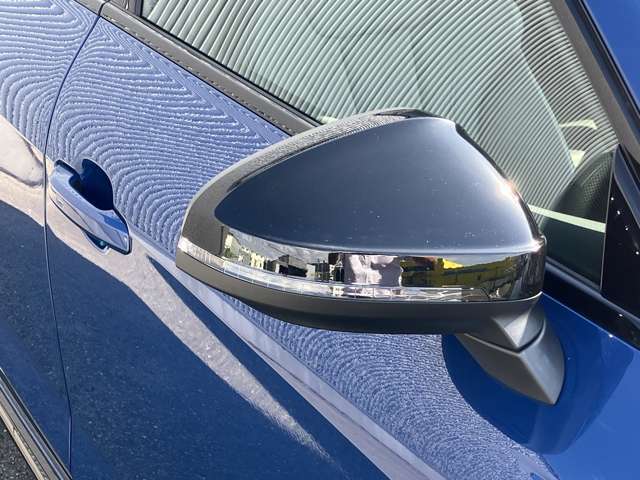 自動車保険もお任せください。Audi自動車保険プレミアムは、フロントガラス、タイヤパンク、ドアミラーの損害を補償する、Audiプレミアムケアが無償で付帯されます