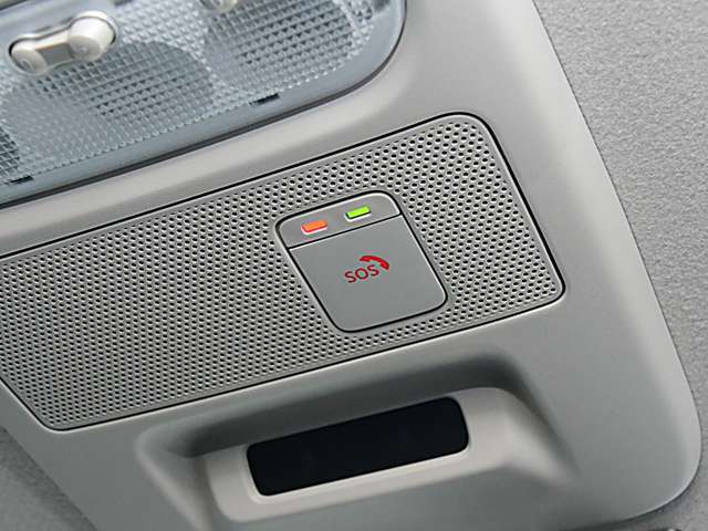 「SOSコール」が付いています。交通事故や急病などの緊急時に、専門のオペーレーターが消防司令センターや警察に迅速に連絡し、緊急車両の手配をサポートします。