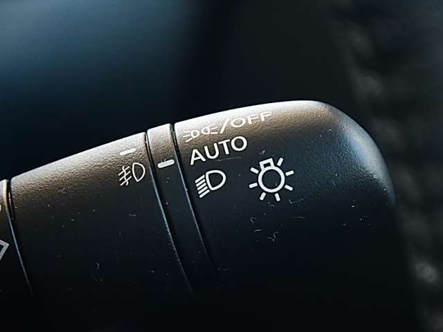 オートライトはトンネルの続く道路等でも便利です。
