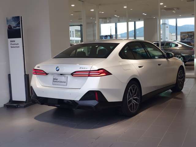 BMW 5シリーズ 523d xドライブ Mスポーツ ディーゼルターボ 4WD