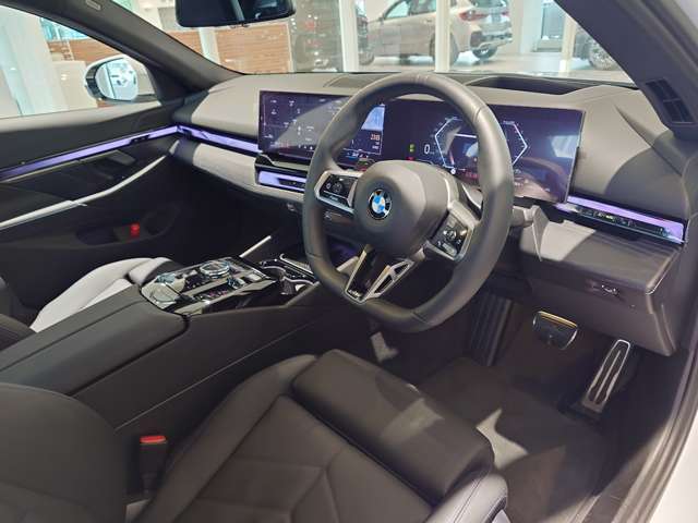BMW 5シリーズ 523d xドライブ Mスポーツ ディーゼルターボ 4WD