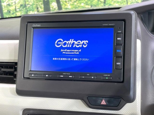 【純正ナビ】人気の純正ナビを装備しております。ナビの使いやすさはもちろん、オーディオ機能も充実！キャンプや旅行はもちろん、通勤や買い物など普段のドライブも楽しくなるはず♪