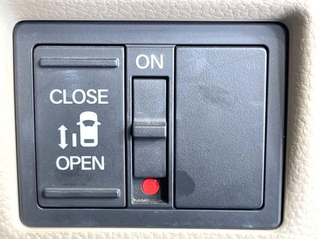 【パワースライドドア】スマートキーや運転席のスイッチでスライドドアの開閉が可能♪電動だから力を入れてドアを開ける必要が無く、小さいお子様でも、重い荷物を持っている時もラクに開け閉めできます♪