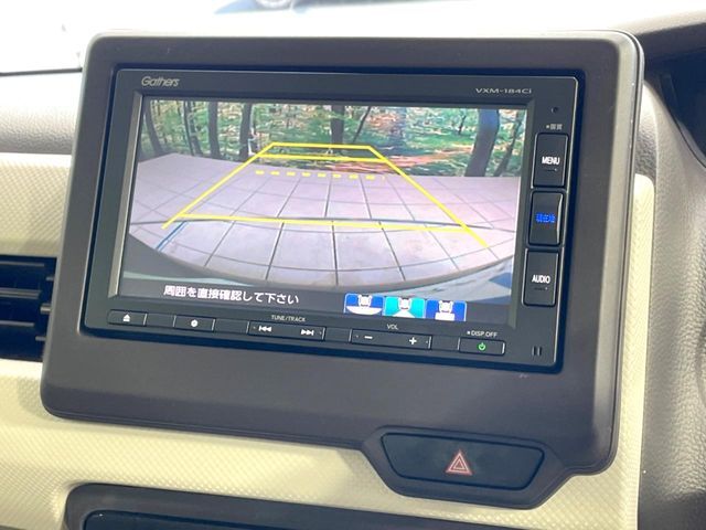 【バックカメラ】駐車時に後方がリアルタイム映像で確認できます。大型商業施設や立体駐車場での駐車時や、夜間のバック時に大活躍！運転スキルに関わらず、今や必須となった装備のひとつです！