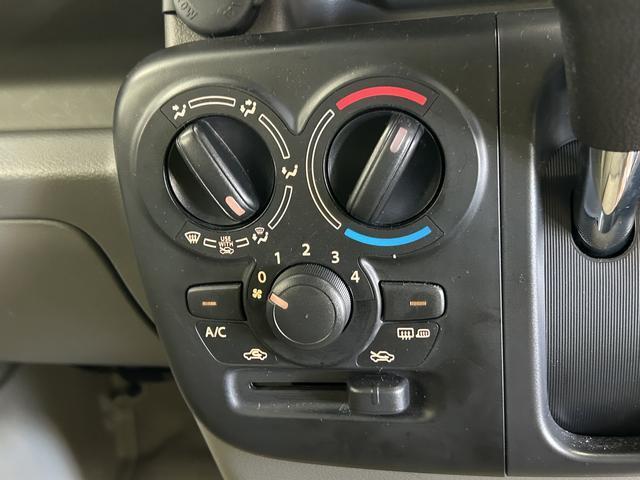 エアコン操作パネル