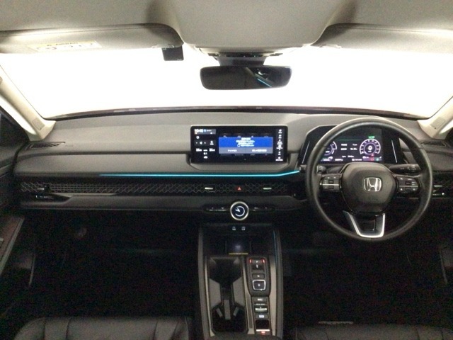【前方視界】開放的な前方視界！運転がしやすく疲れにくいです♪窓が大きく、見通しがとっても良いおクルマですよ♪