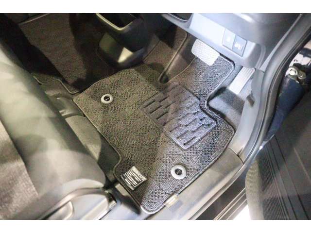 純正・社外問わず綺麗なマットがいいですよ！大切に乗ってきたかがわかります！