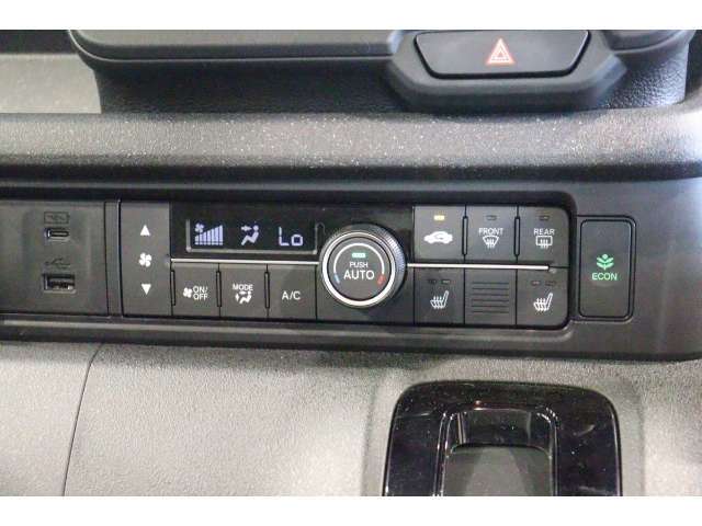 オートエアコン装備ですので、とっても快適！